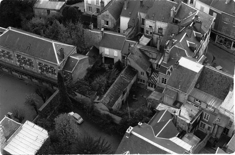 Quartier de l'église Saint-Salomon Saint-Grégoire, entre la rue Amiral Gourdon et la rue de l'Eglise, vue prise des hauteurs de l'église.