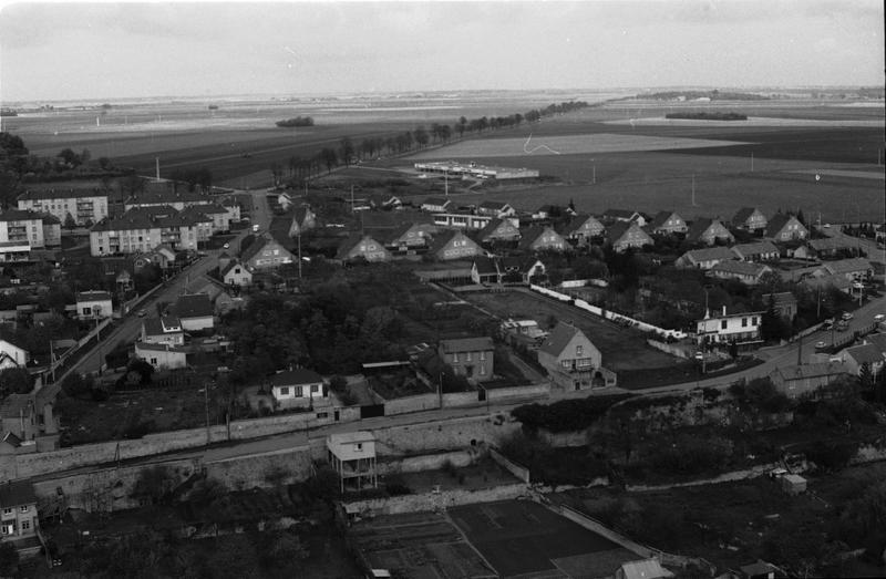 Quartier au nord de la vieille ville, seconde moitié 20e siècle, vue prise des hauteurs de l'église Saint-Salomon.