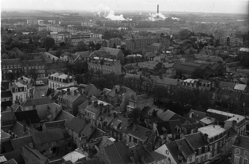 Quartier sud-ouest de la vieille ville, de la rue de la Couronne à la rue de l'Ecu, vue prise des hauteurs de l'église Saint-Salomon.