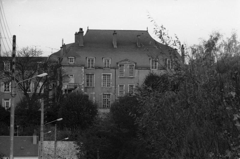 Façade donnant sur le mail est, vue du Val saint Jean.