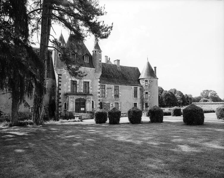 Façade orientale, vue d'ensemble.