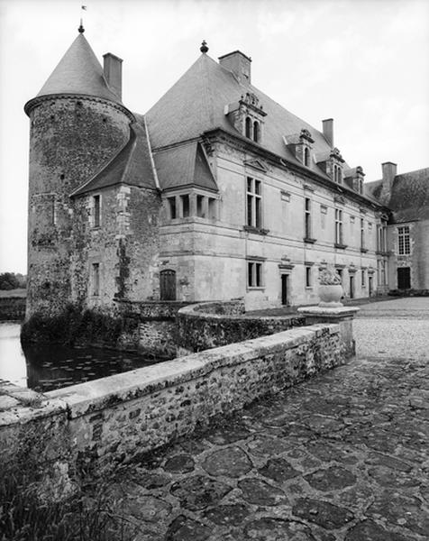 Aile nord, façade sud sur cour, vue prise du sud-ouest.