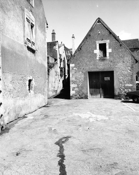 Ruelle Gagnepain : rez-de-chaussée surélevé, pignons sur rue.