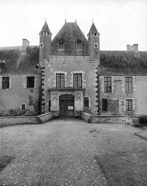 Façade orientale, pavillon d'entrée.