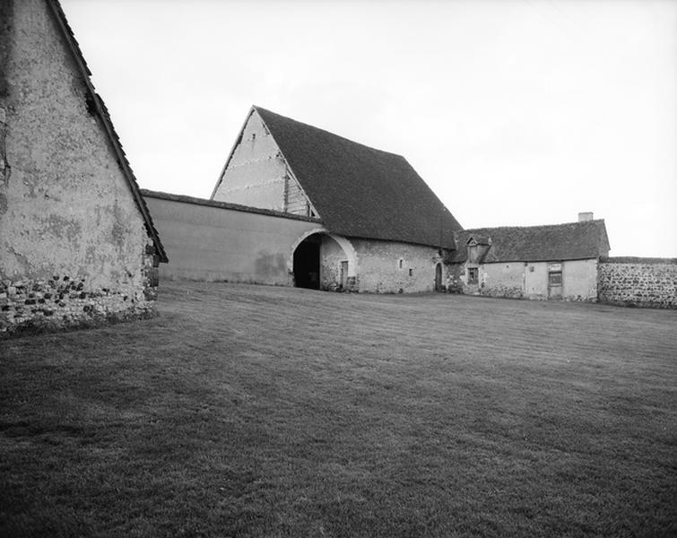 Vue d'ensemble de la grange sud.