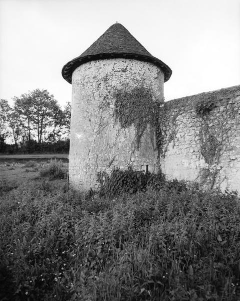 Vue d'ensemble de la tour de l'angle Est.