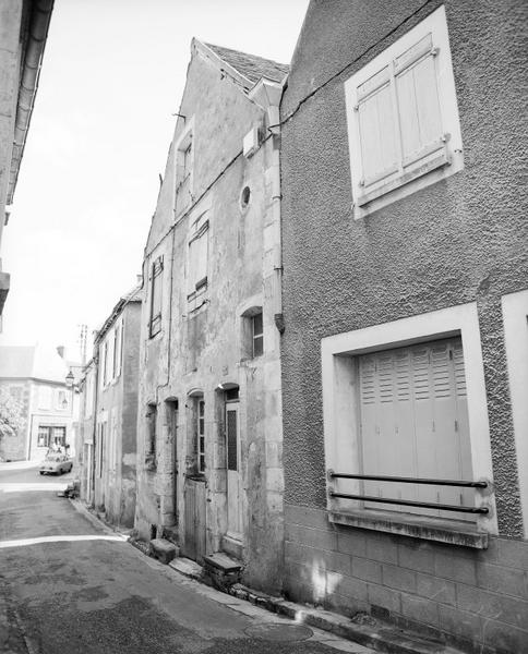 Façade à pignon sur rue.
