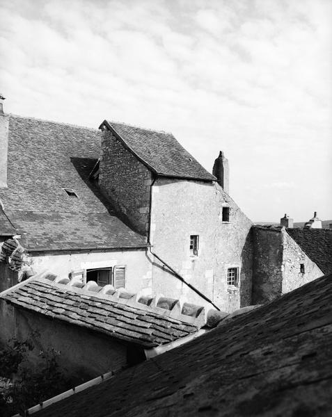 Façade postérieure prise de la maison voisine.