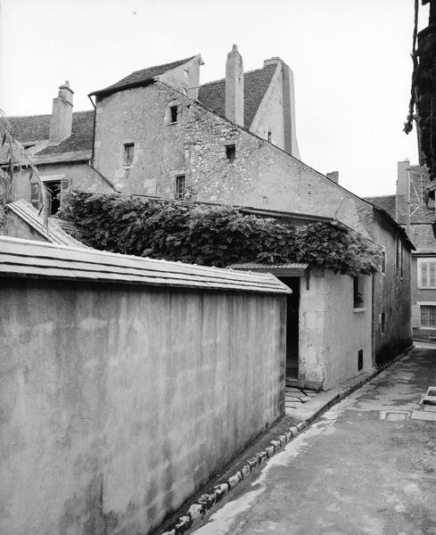 Façade postérieure prise de la ruelle du Four.