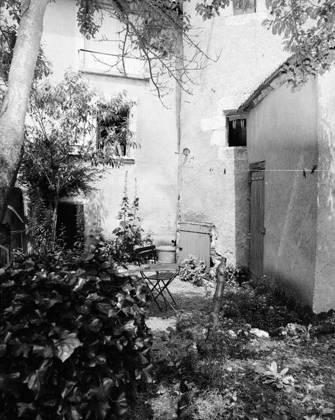 Façade sur jardin (détail).