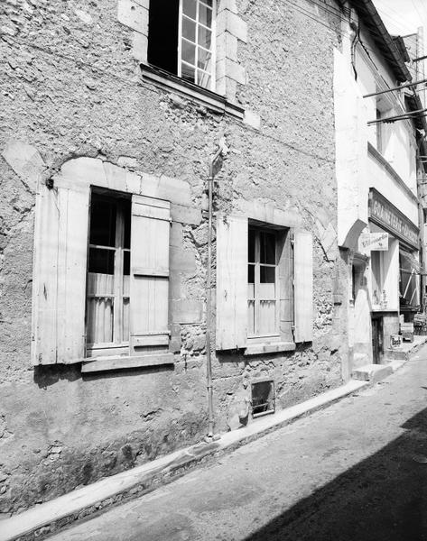 Façade sur rue, partie droite (détail).