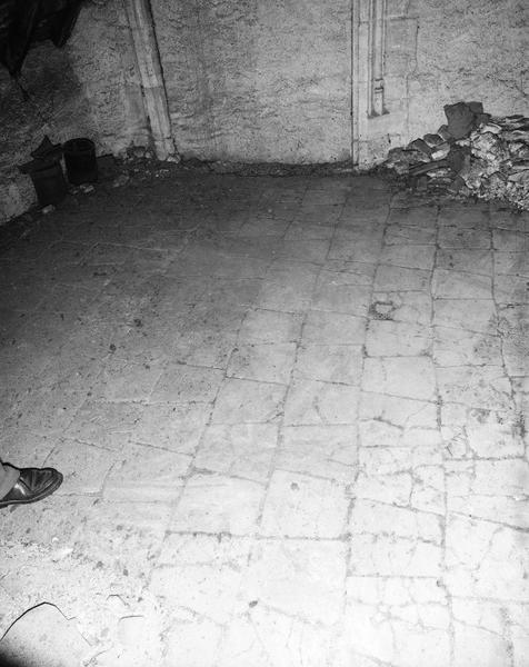 Carrelage du sol de la chapelle.