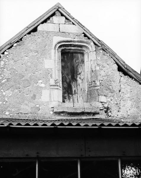 Porte de l'étage de comble, sur le pignon est.