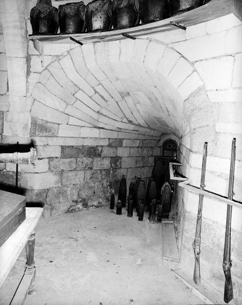 Rez-de-chaussée : embrasure nord-ouest.