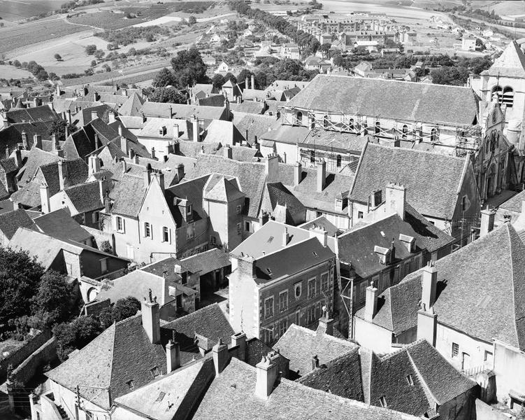 Vue de la ville prise de la tour des Fiefs.
