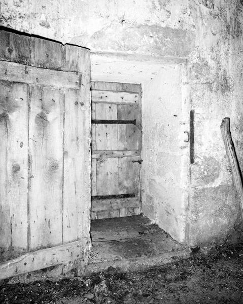 Vue extérieure de la porte d'entrée.