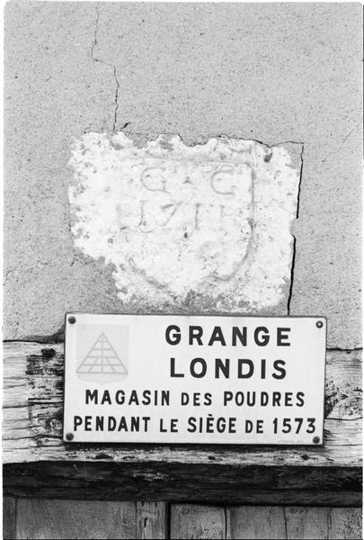 Inscription au dessus de la porte : G.G. (1811?).