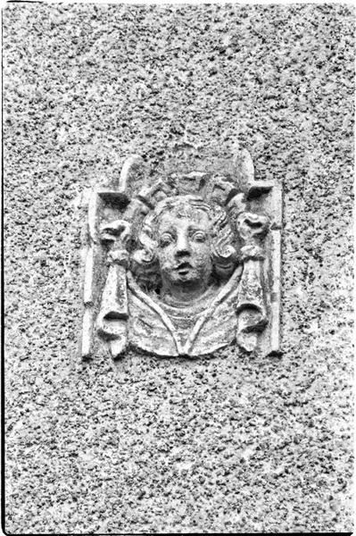 Rue des Petits Remparts : motif en remploi.