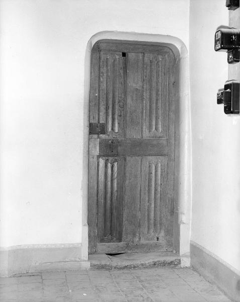 Premier étage : porte.