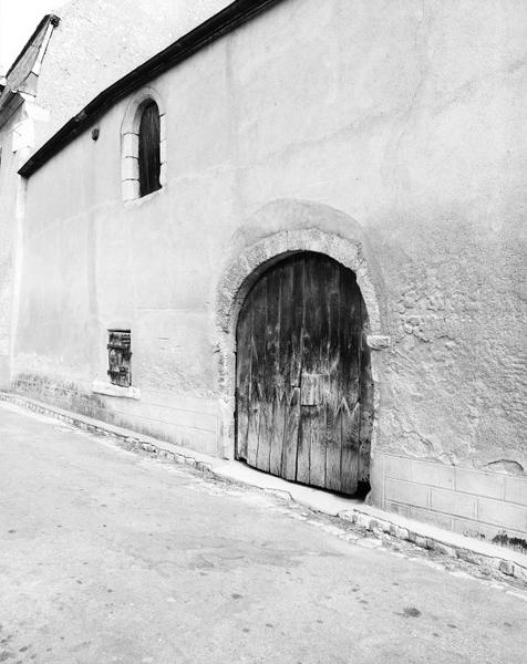 Grange : puits sur rue, intégré à la maçonnerie - rue du Four Banal.