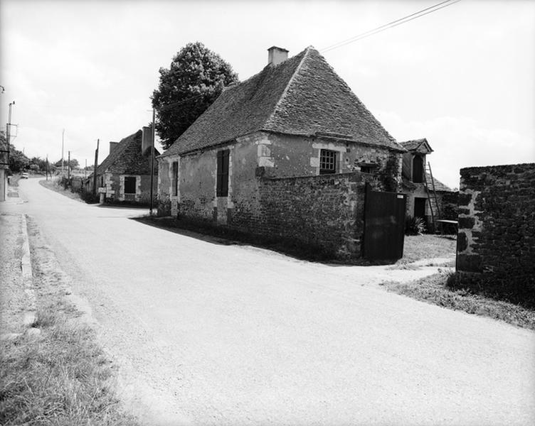 Vue de volume du logis sud-ouest, prise du nord-ouest.