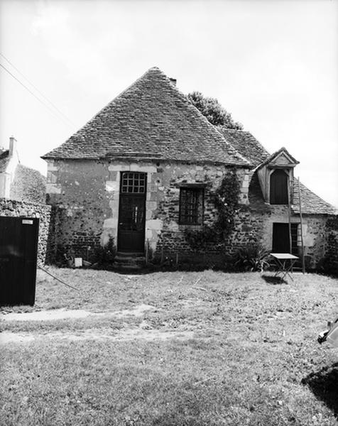 Vue de volume du logis sud-ouest, façade ouest sur cour.