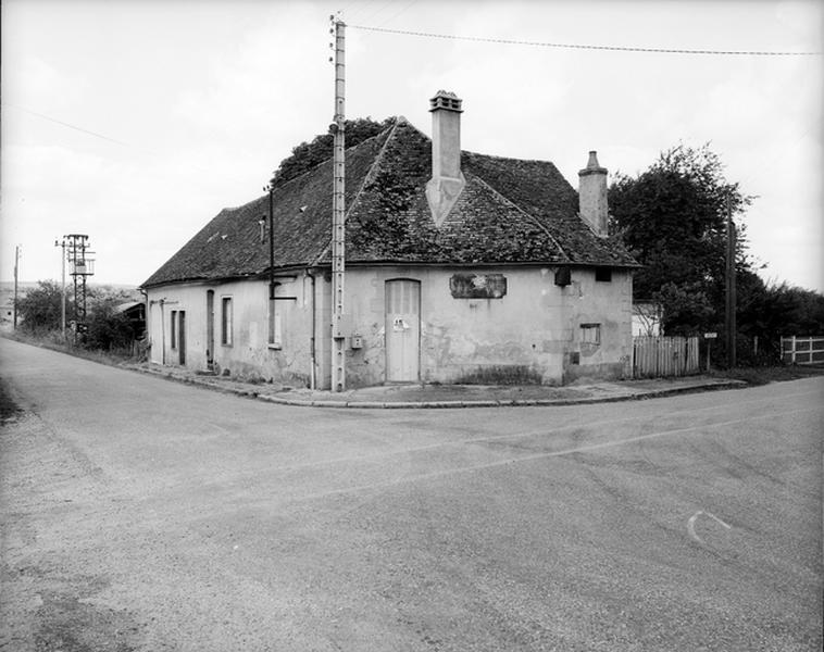 Vue de volume du logis nord-ouest, prise du sud-Est.