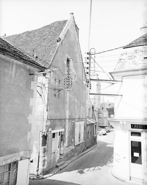 Façade à pignon sur la place du Beffroi.