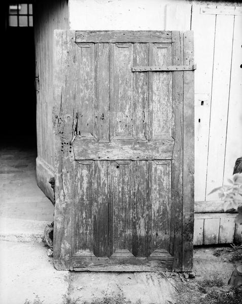 Ancienne porte en bois.