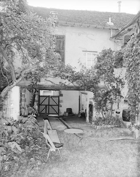 Aile en retour ouest, façade sur cour.