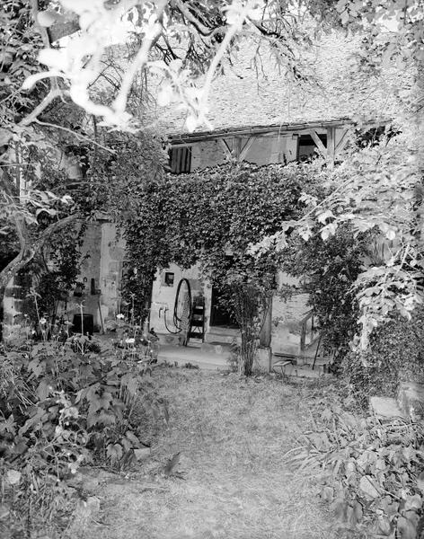 Façade sud sur jardin, vue d'ensemble.