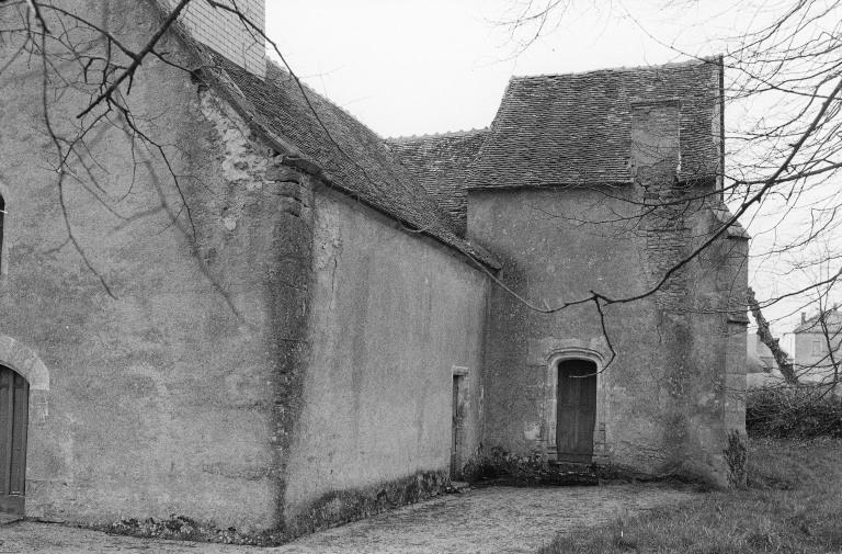 Façade sud-ouest et chapelle sud, vue d'ensemble.