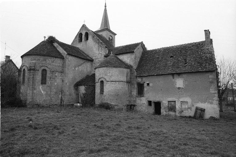 Façade nord-Est et chevet, vue d'ensemble.