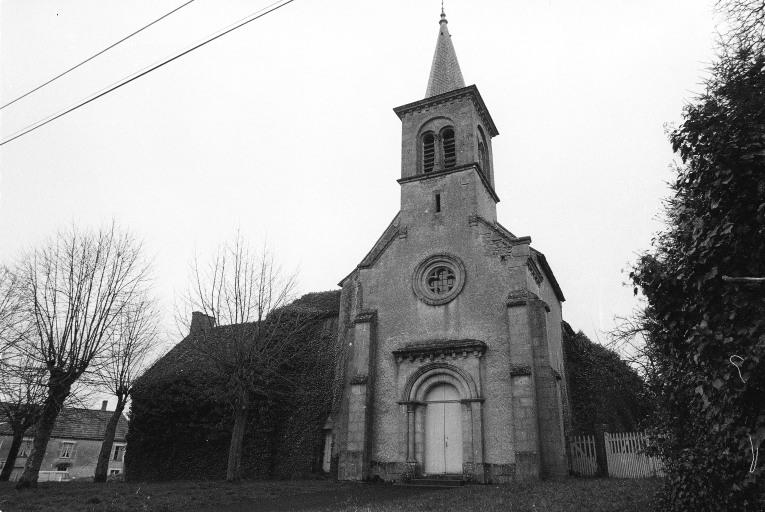 Façade Est, vue d'ensemble portail et clocher.