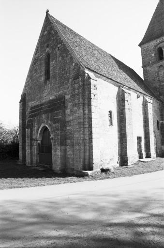 Façade sud-ouest, vue d'ensemble.