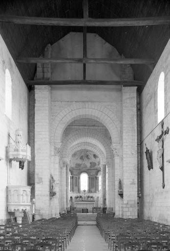 Vue axiale de la tribune vers le choeur.