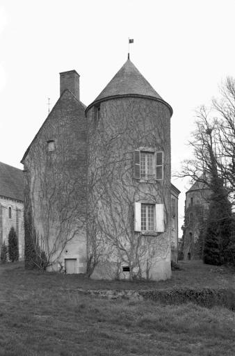 Pignon du château et tour ouest.