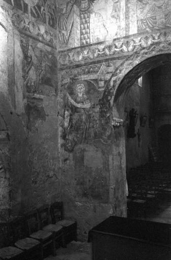 Sur le mur sud du choeur, détail des peintures murales.