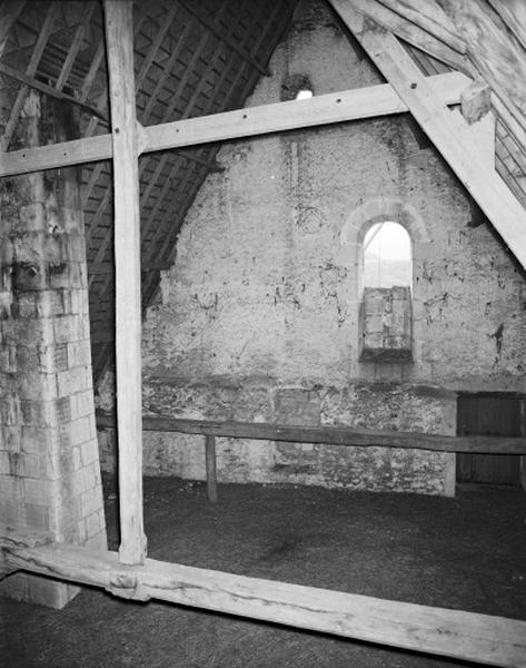 Ancienne chapelle : combles et pignon ouest.