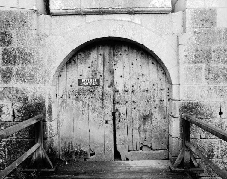 Porte d'entrée, face externe.