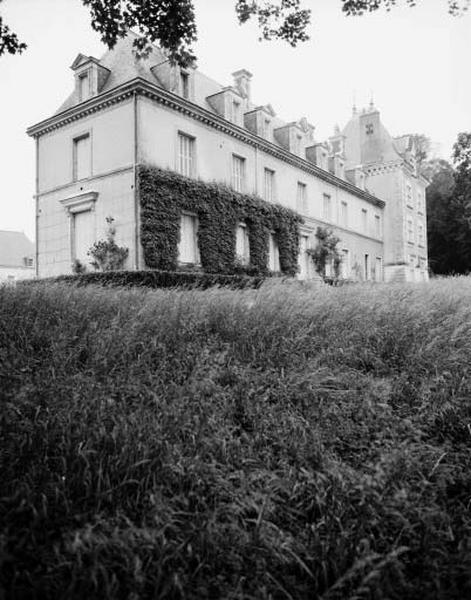 Bâtiment principal, pris du sud-est.