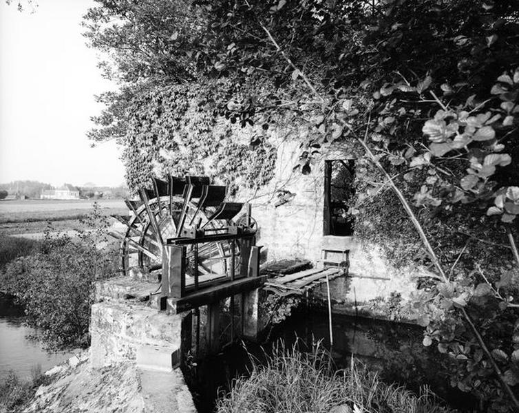 Ancien moulin à eau : détail roue.