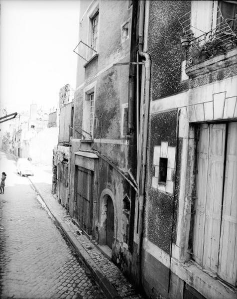 Parcelle El. 327 : façade antérieure sur rue, le rez-de-chaussée.