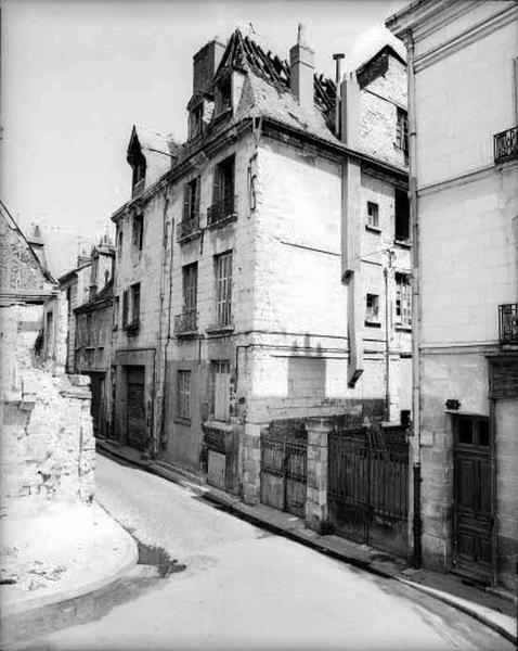 Façade antérieure sur rue, prise du sud-ouest.