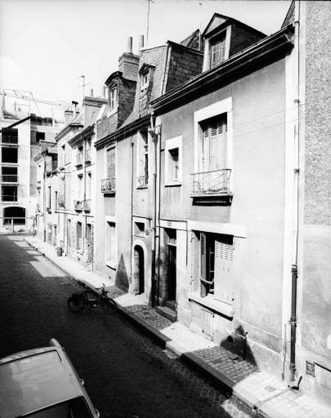 Façade antérieure sur rue, vue prise du sud-ouest.