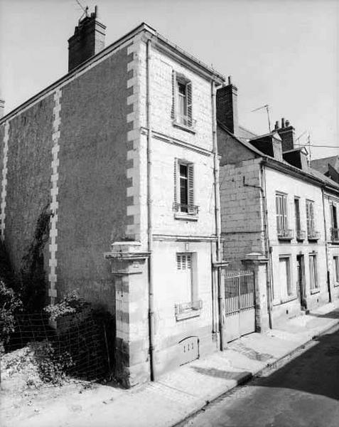 Façade antérieure sur rue.