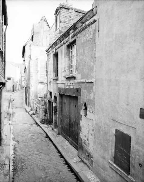 Façade antérieure sur rue, vue prise du nord-est.