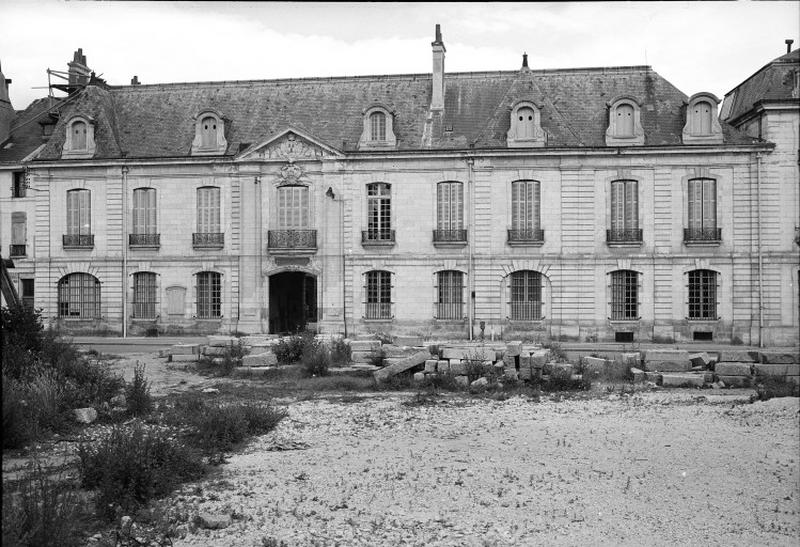 Facade extérieure de l'aile ouest.