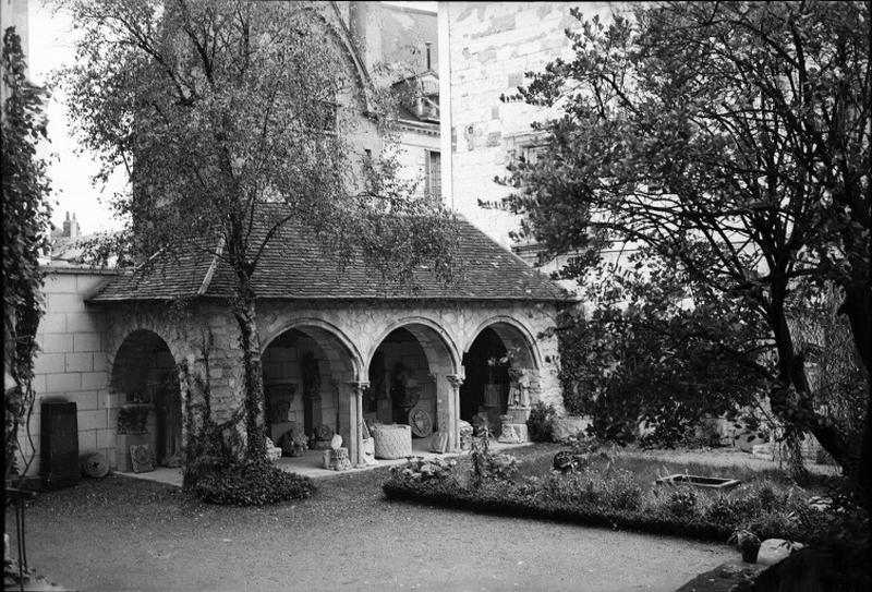 Cour intérieure.