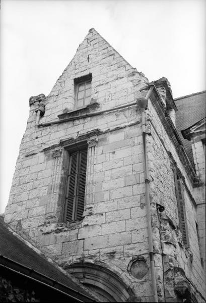 Fenêtre de la façade principale.